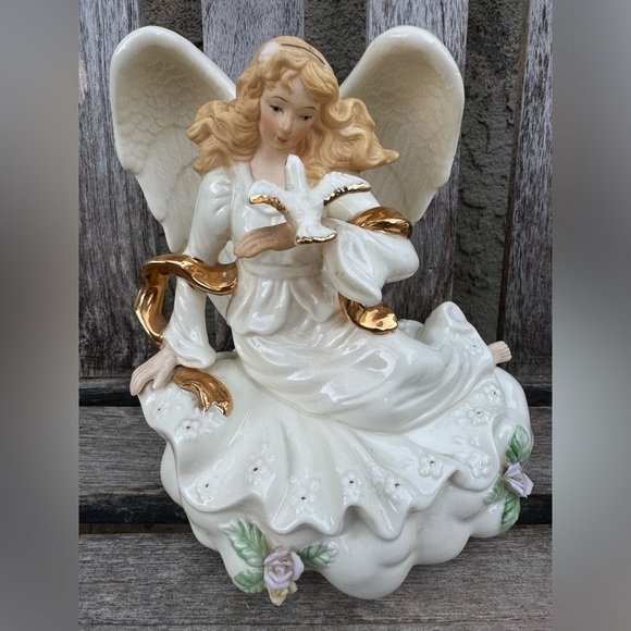 VINTAGE SANKYO PORCELAIN ANGEL MUSIC BOX WITH DOVE & GOLD TONE DETAILS 7” - Picture 1 of 5